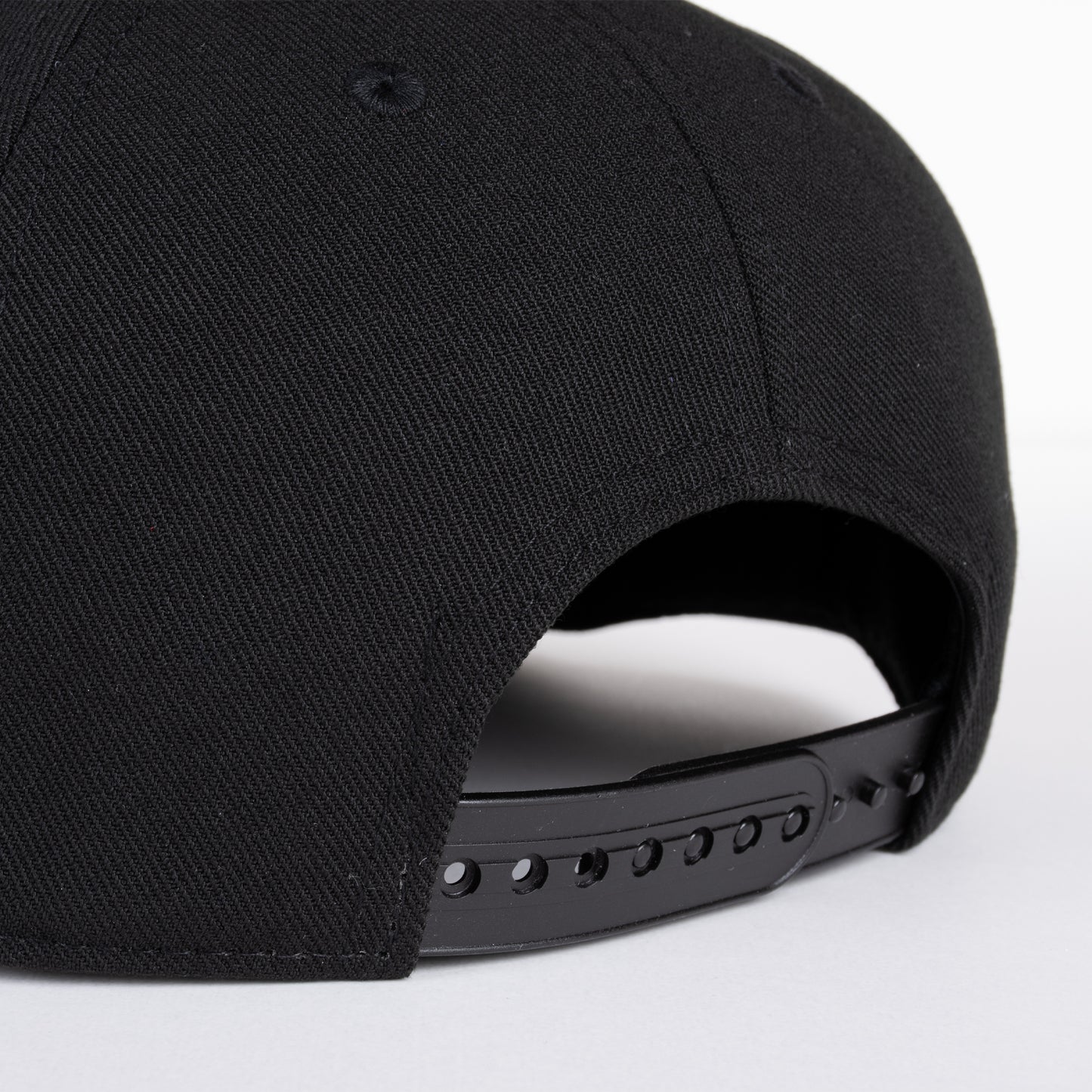 スポーツカジュアルストレートキャップ グラフィックロゴ