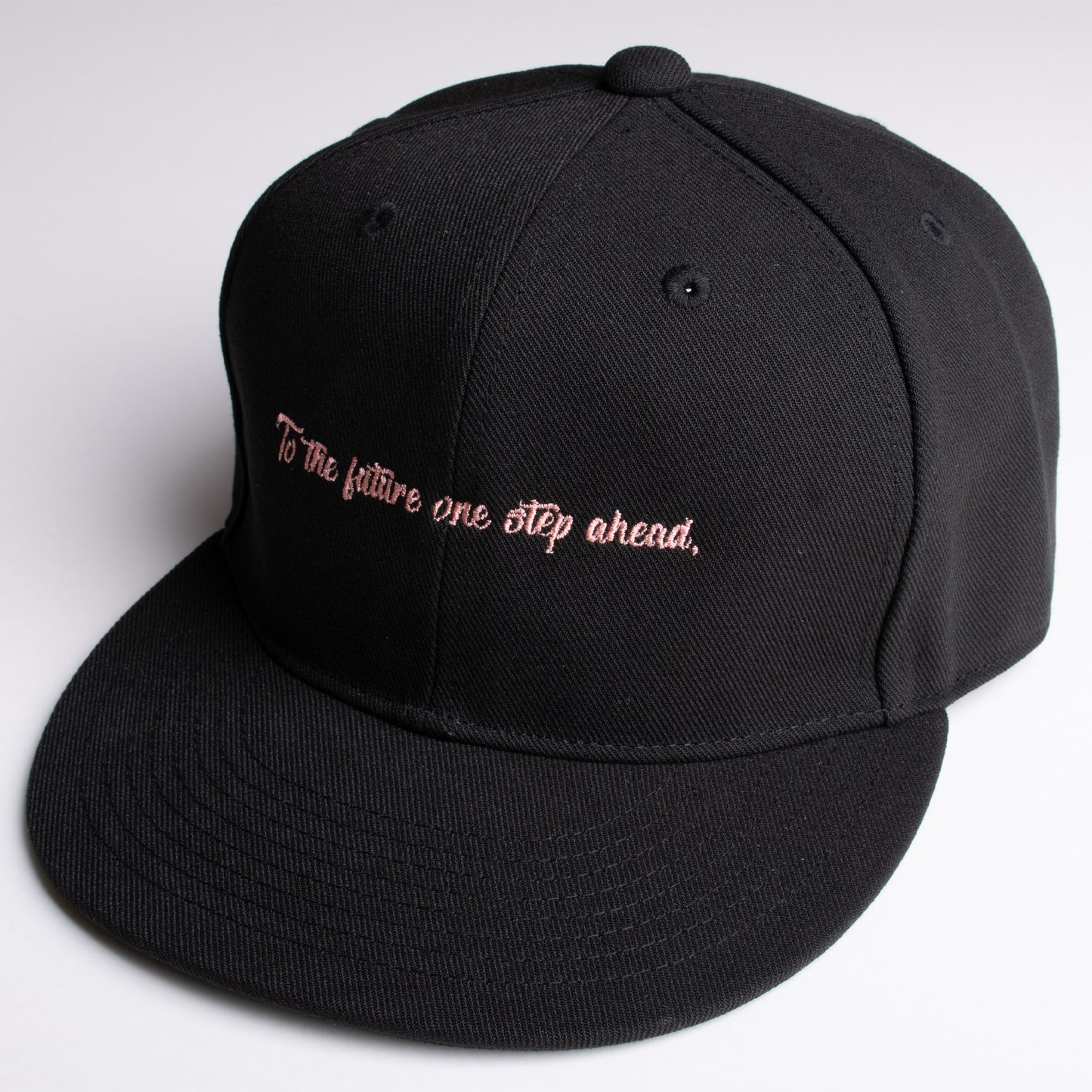 スポーツカジュアルストレートキャップ グラフィックロゴ