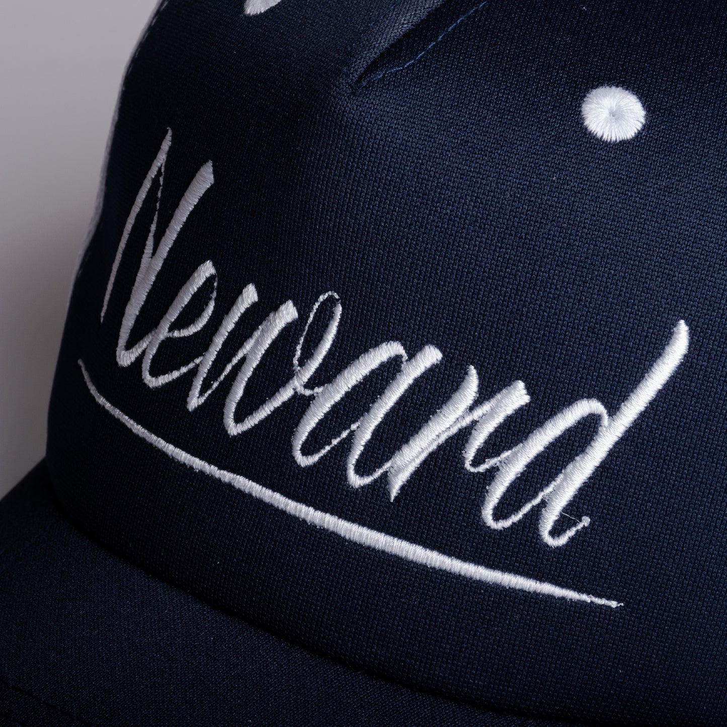 NEWARDロゴ ツートンメッシュキャップ （ネイビー×ホワイト）